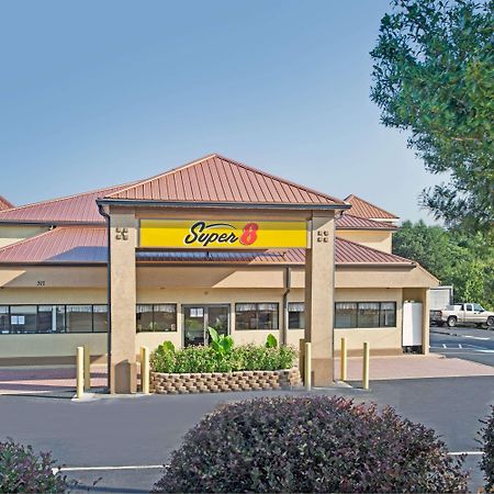 Super 8 By Wyndham Suwanee Hotel Екстериор снимка