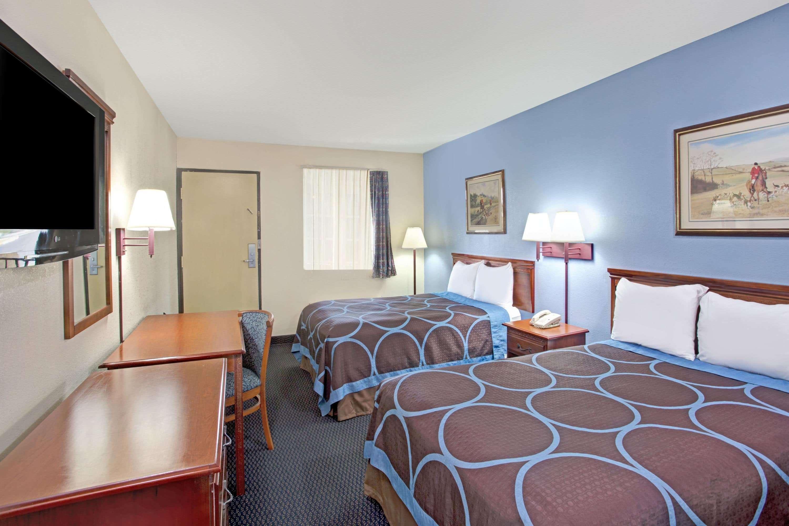 Super 8 By Wyndham Suwanee Hotel Екстериор снимка