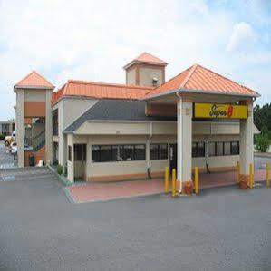 Super 8 By Wyndham Suwanee Hotel Екстериор снимка